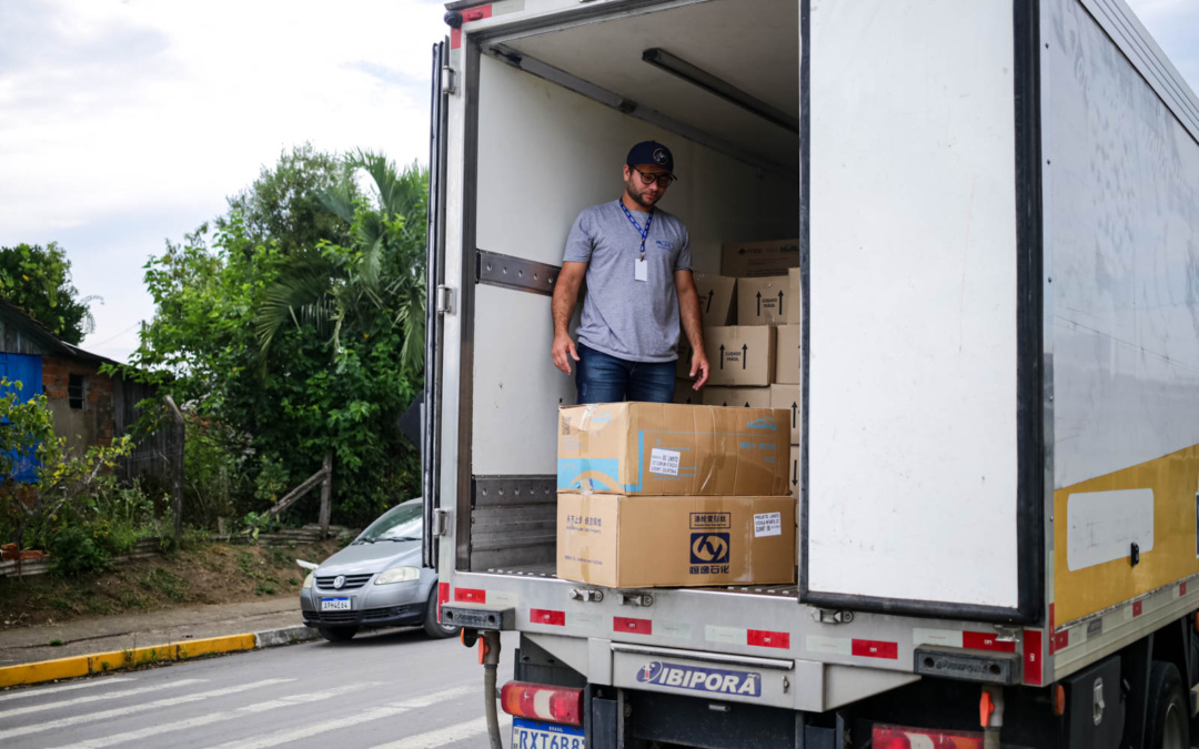 Tudo pronto para entrega dos 15 mil kits de material escolar e mochilas às crianças e estudantes do Sistema Municipal de Educação