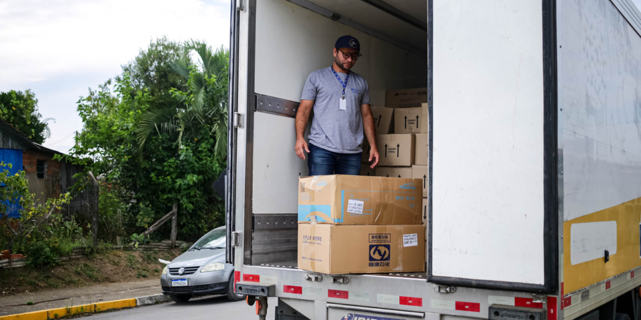 Tudo pronto para entrega dos 15 mil kits de material escolar e mochilas às crianças e estudantes do Sistema Municipal de Educação