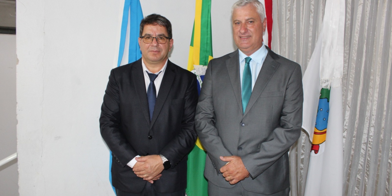 Prefeito Fabiano Baldessar transmite cargo ao vice Leonir Ribeiro Silva por 20 dias