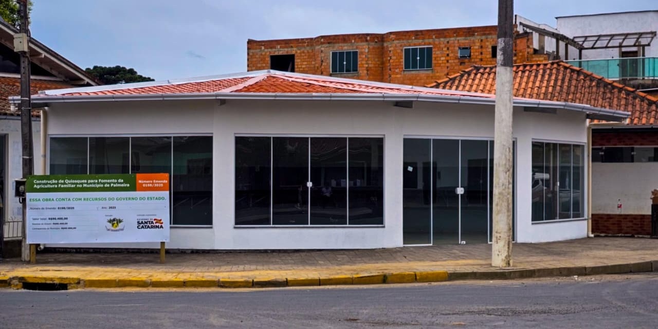 Cidade de Palmeira mantém ritmo de entregas e inaugura quiosque da Feira da Agricultura Familiar