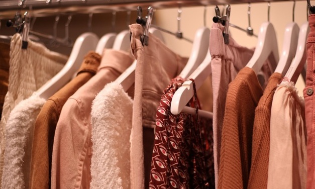 Dupla é condenada por receptação de 77 peças de roupa furtadas em butique na Serra