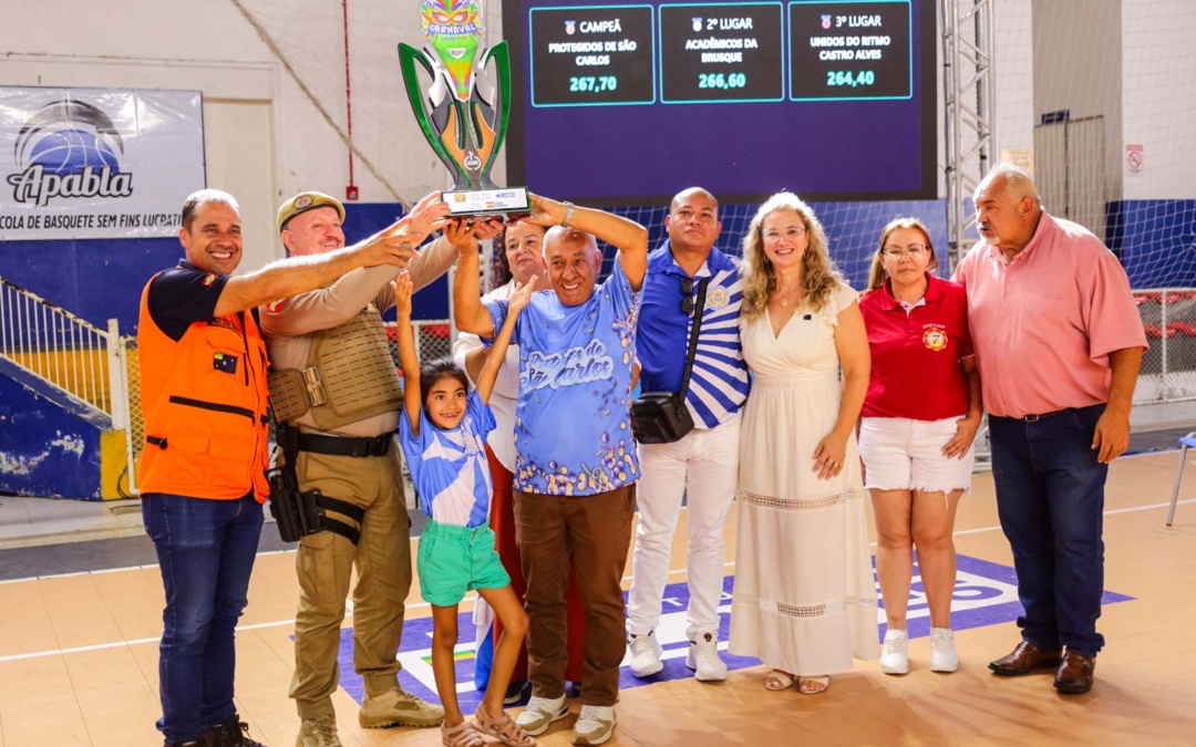Protegidos de São Carlos é campeã do Carnaval de Lages 2026