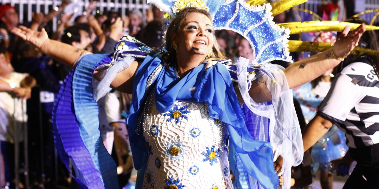 Brilho e emoção: Escolas de Samba encerram Carnaval de Rua de Lages 2026