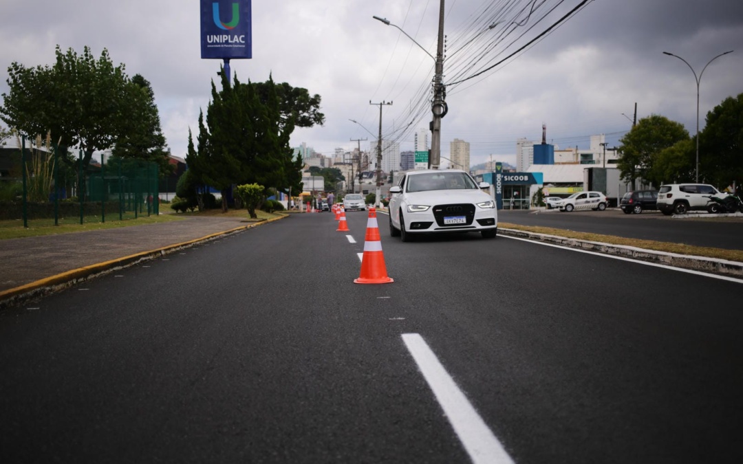Avenidas recebem nova sinalização após recapeamento e Prefeitura alerta para excesso de velocidade em Lages