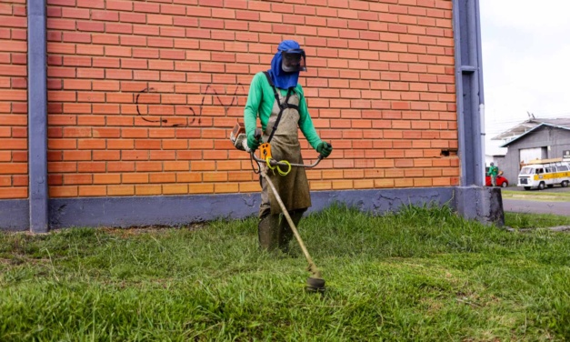 Equipes de Serviços Públicos atuam em vias de grande movimento e bairros de Lages
