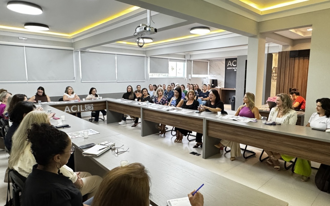 Suzana Duarte apresenta as ações programadas pela Secretaria da Mulher em reunião do Núcleo da Mulher da ACIL