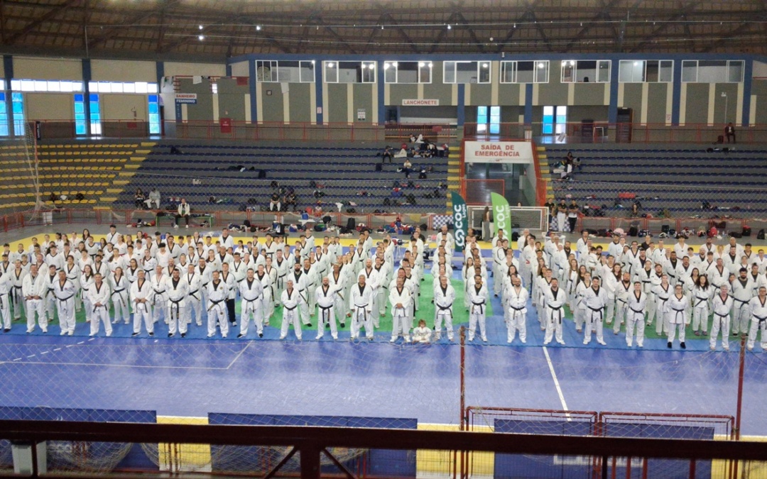 Lages sedia camping da seleção estadual e Curso Técnico Anual de Taekwondo