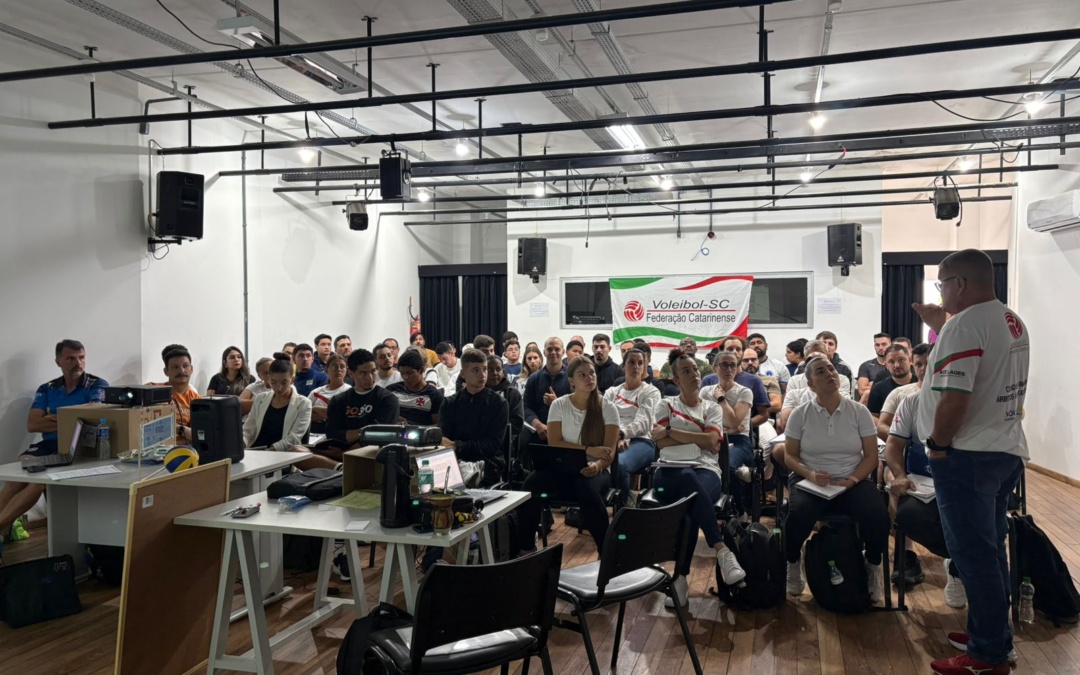 Lages sedia curso de arbitragem de vôlei para formação de árbitros e apontadores