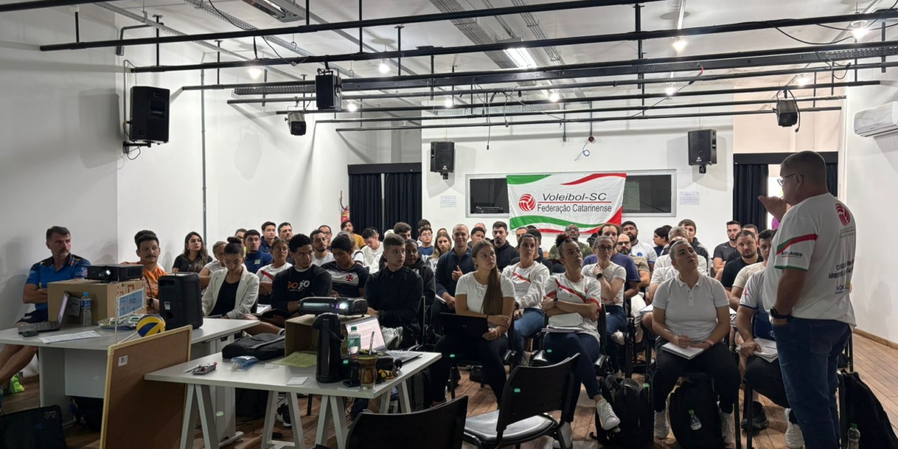 Lages sedia curso de arbitragem de vôlei para formação de árbitros e apontadores