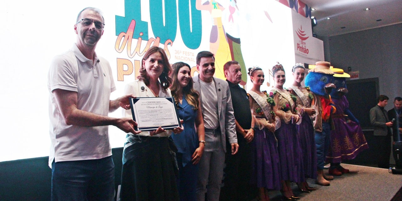 Prefeitura de Lages recebe Certificado de Registro de Direitos Autorais da logomarca da Festa do Pinhão