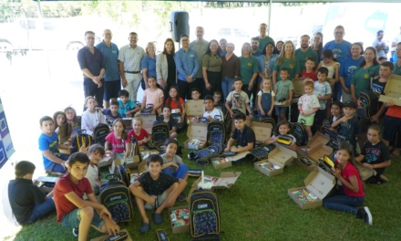 Secretaria da Educação entrega kits de materiais escolares às crianças e estudantes das Escolas do Campo