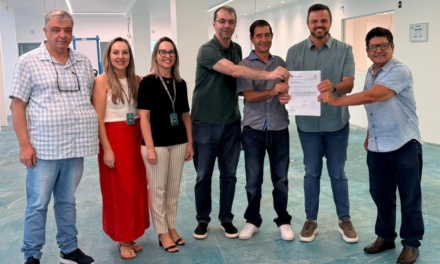 Lucas Neves garante recursos pra nova UTI materno-infantil do Seara do Bem