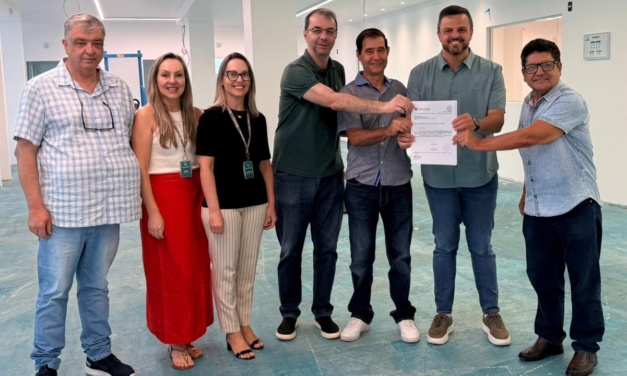 Lucas Neves garante recursos pra nova UTI materno-infantil do Seara do Bem