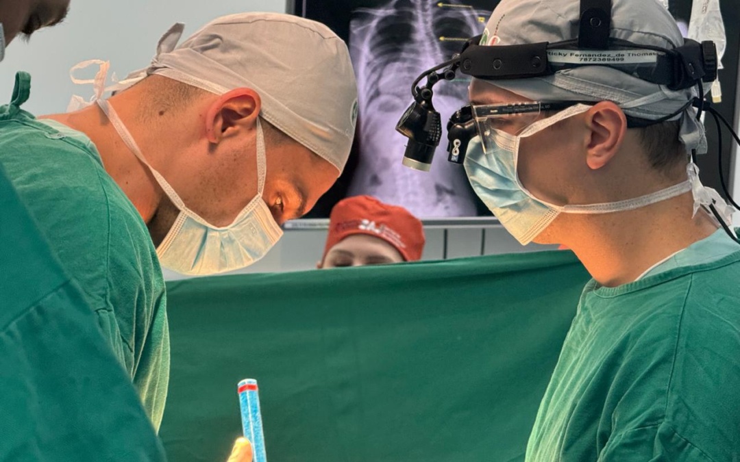 Hospital Infantil de Joinville realiza cirurgias de coluna com especialistas do Brasil e dos EUA