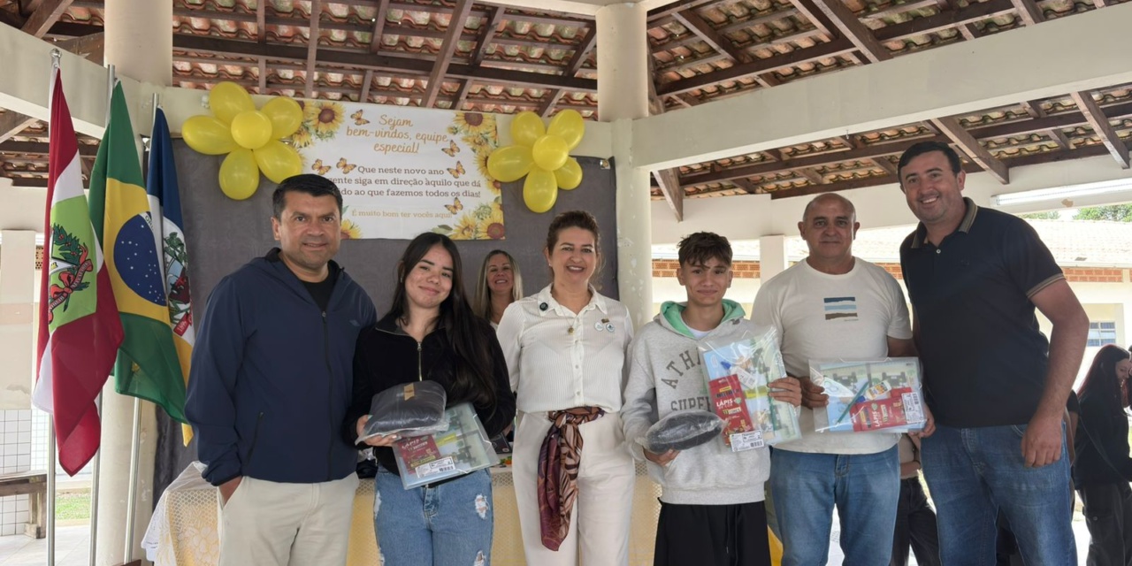 Capão Alto: entrega de uniformes e kits escolares marcam início do ano letivo