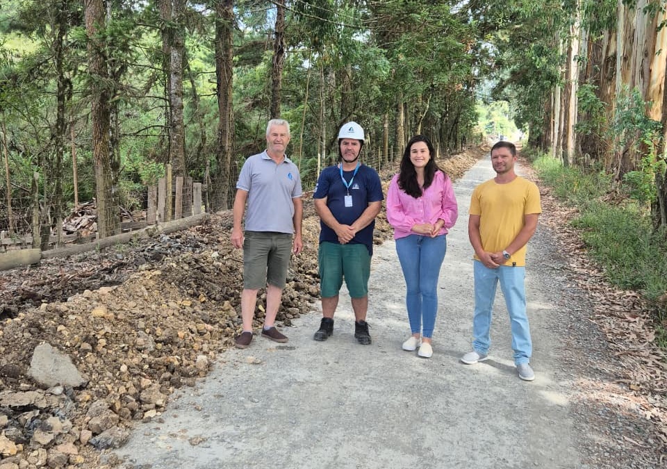 Ampliação da rede de água na localidade de Santa Rosa avança com 1 km de extensão