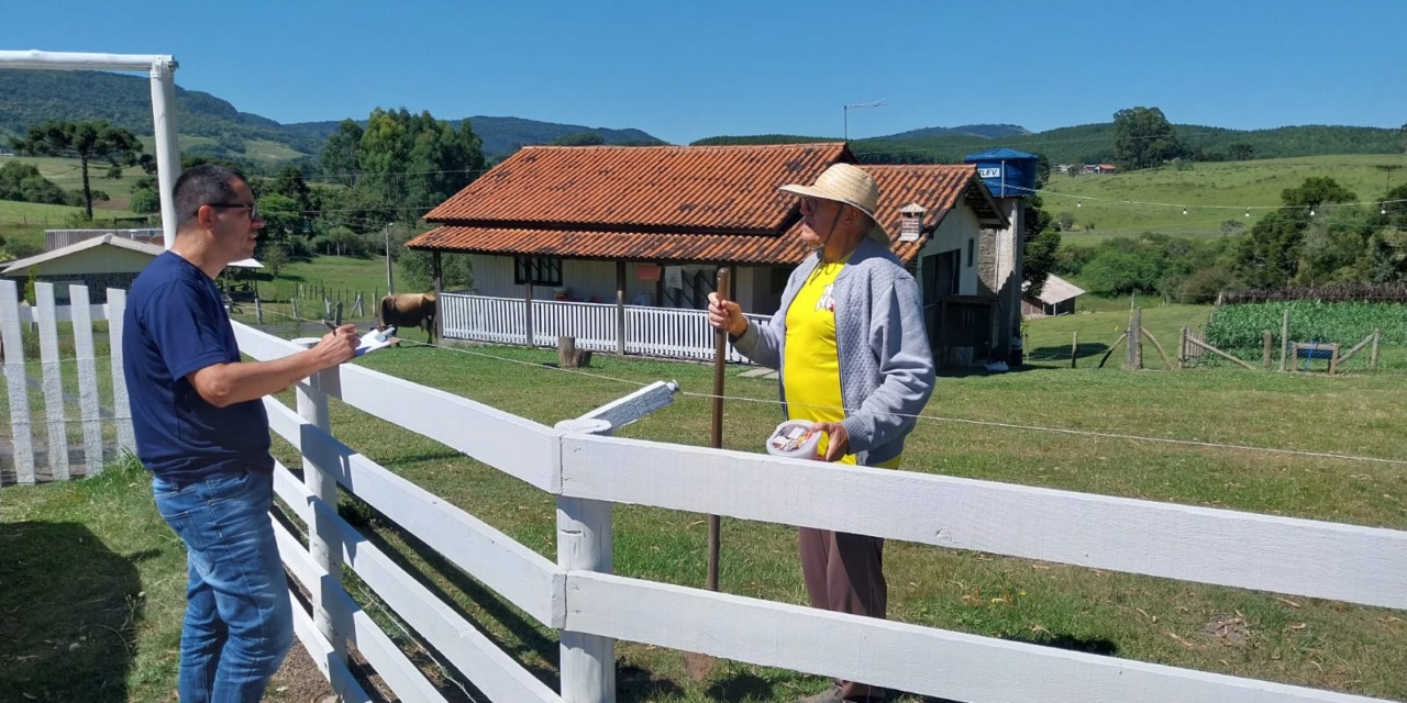 Abastecimento emergencial de água em Santa Terezinha do Salto é feito pela Defesa Civil