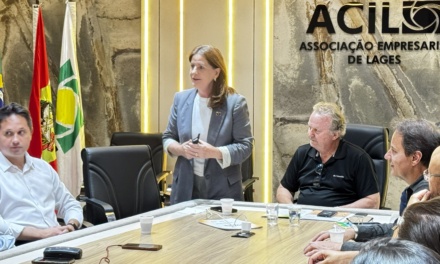 Prefeita Carmen Zanotto apresenta balanço dos 14 meses de gestão para a diretoria da ACIL