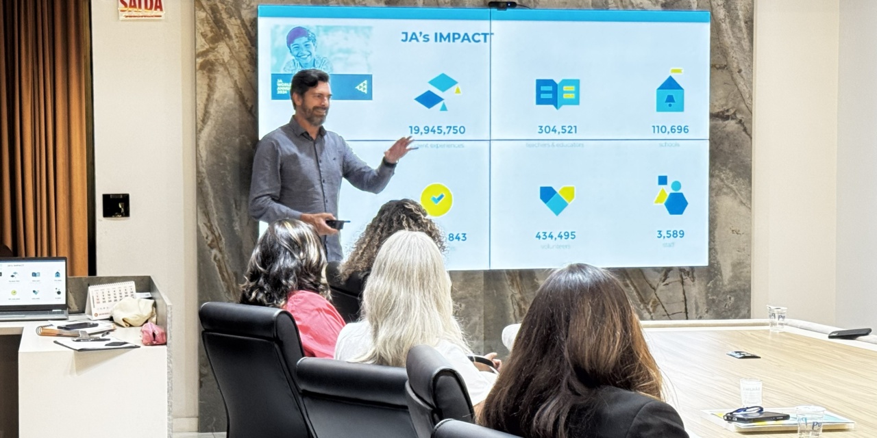 Educação empreendedora para jovens da Serra Catarinense ganha destaque em reunião da ACIL