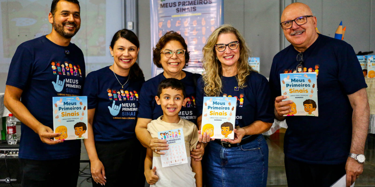 Livro de estímulo ao aprendizado dos números em Libras de maneira lúdica é lançado em Lages