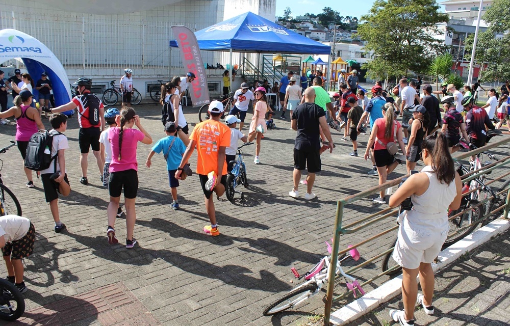 Praça Joca Neves reúne grande público na 4ª edição do projeto Pedalando e Caminhando com a Saúde