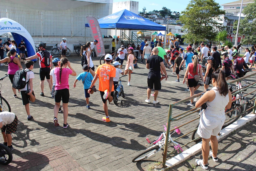 Praça Joca Neves reúne grande público na 4ª edição do projeto Pedalando e Caminhando com a Saúde
