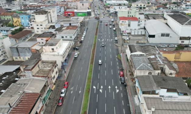 Quatro pistas, novo semáforo e sinalização reorganizam trânsito na avenida Presidente Vargas