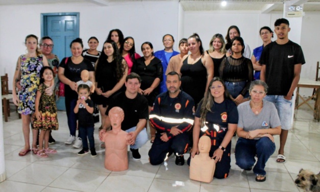 Samu orienta gestantes sobre primeiros-socorros a recém-nascidos em encontro na Unidade Básica de Saúde do bairro Habitação