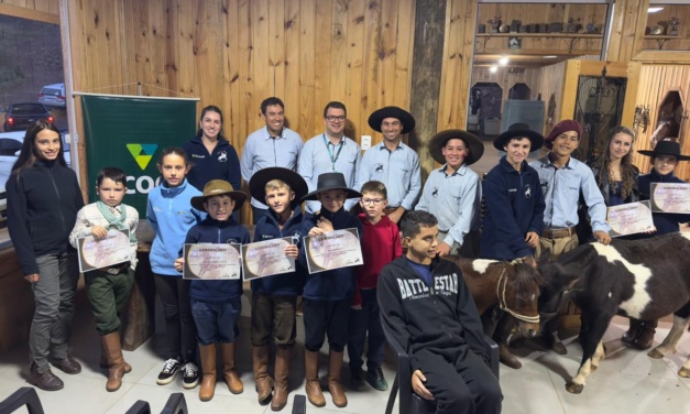 CT Gustavo Vieira realiza entrega de certificados do projeto Rédeas do Futuro