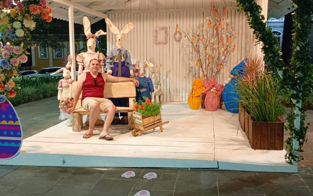 Coelhinho da Páscoa, o que trazes pra mim? Centro de Lages está colorido – um convite para viver época de renovação e esperança de forma lúdica e divertida
