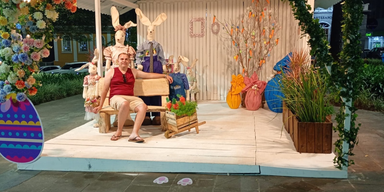 Coelhinho da Páscoa, o que trazes pra mim? Centro de Lages está colorido – um convite para viver época de renovação e esperança de forma lúdica e divertida