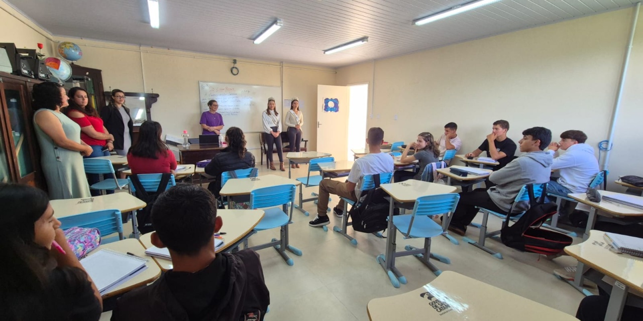 Bocaina: Realeza da 40ª Mostra do Campo visita EEB Campos Sales e convida jovens para a nova seleção